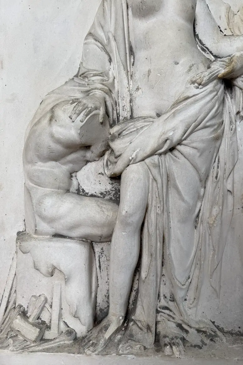 Bas relief en plâtre