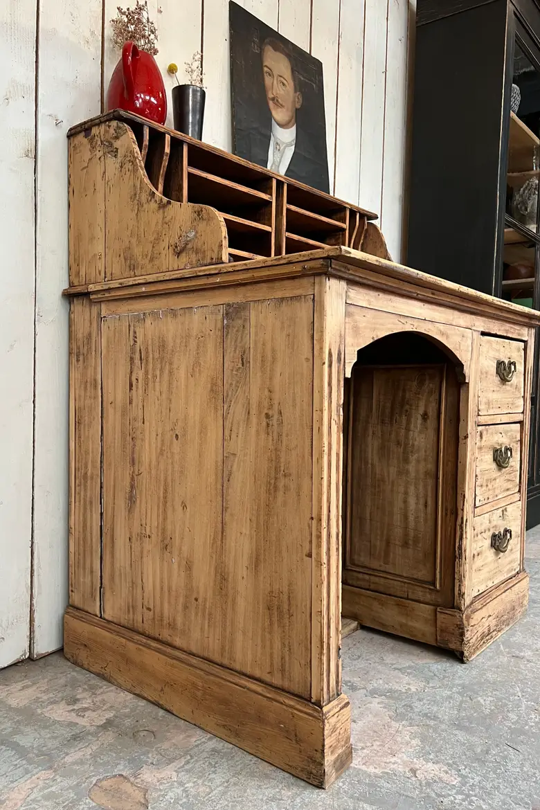 Ancien bureau en sapin et hêtre Début XXème