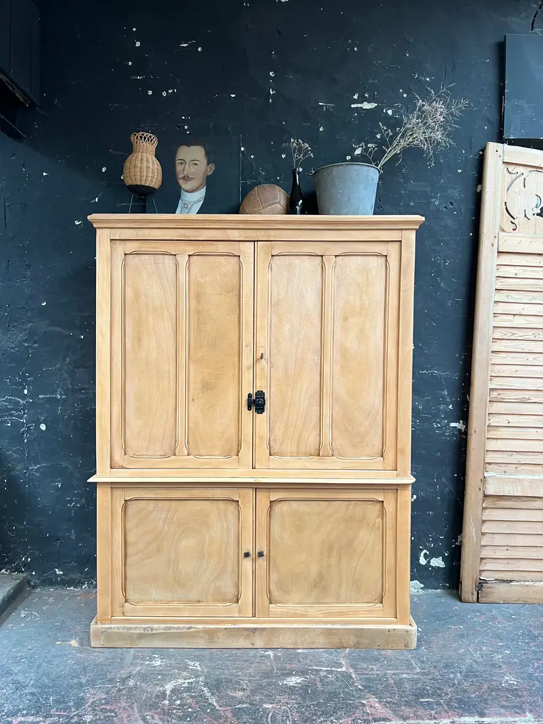 Ancien meuble d'internat 4 portes en hêtre Début XXème