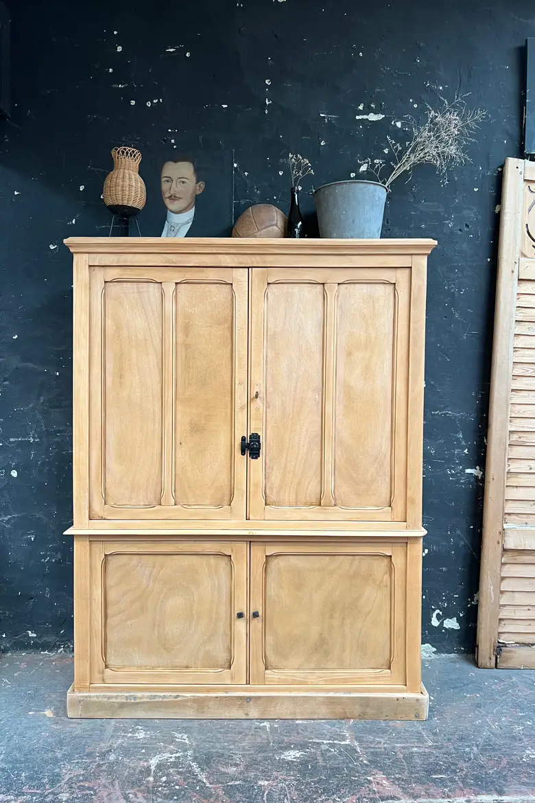 Ancien meuble d'internat 4 portes en hêtre Début XXème