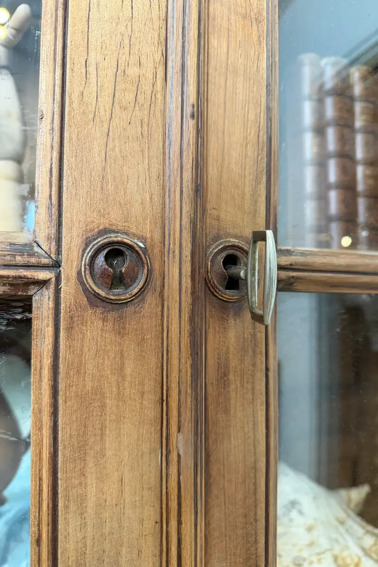 Bibliothèque ancienne en noyer – début XXe