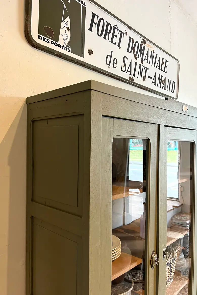 Bibliothèque d'école des années 50 en chêne