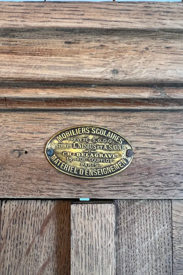 Bibliothèque d’école en chêne