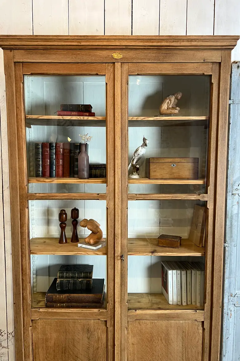 Bibliothèque d’école en chêne
