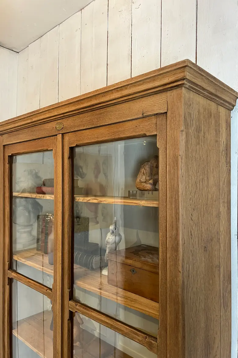 Bibliothèque d’école en chêne