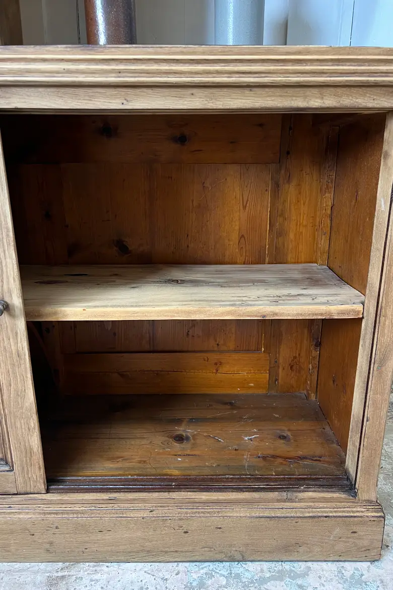 Bibliothèque en chêne à portes coulissantes