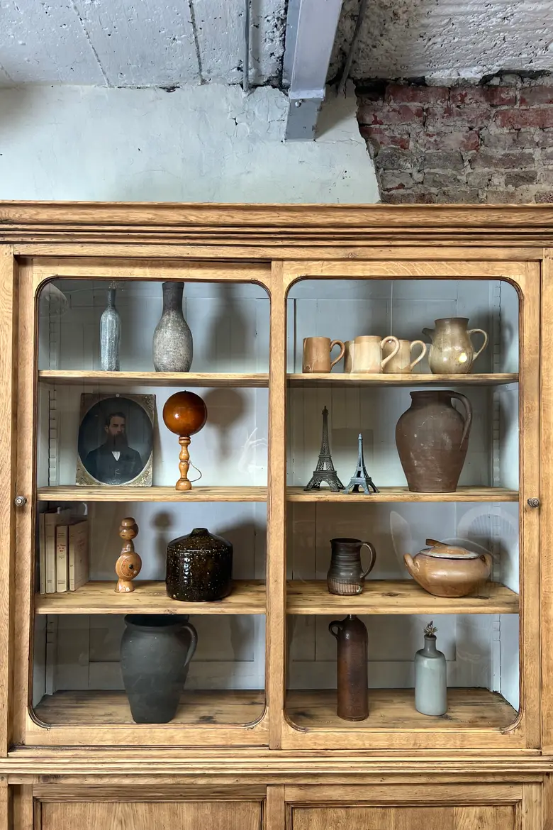 Bibliothèque en chêne à portes coulissantes
