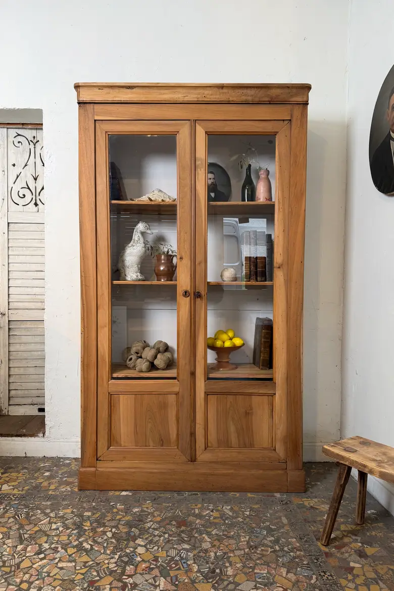 Bibliothèque en noyer, début XXᵉ siècle