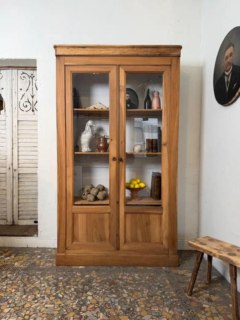 Bibliothèque en noyer, début XXᵉ siècle