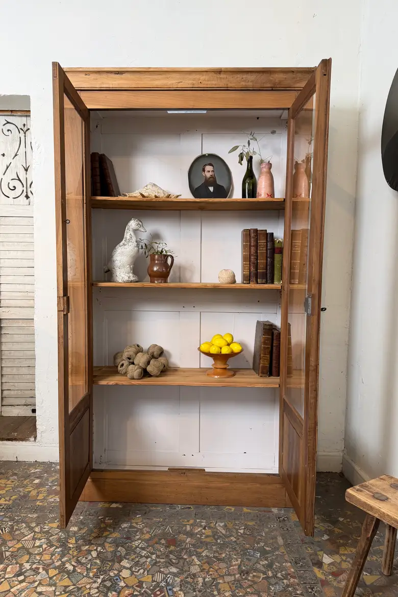 Bibliothèque en noyer, début XXᵉ siècle