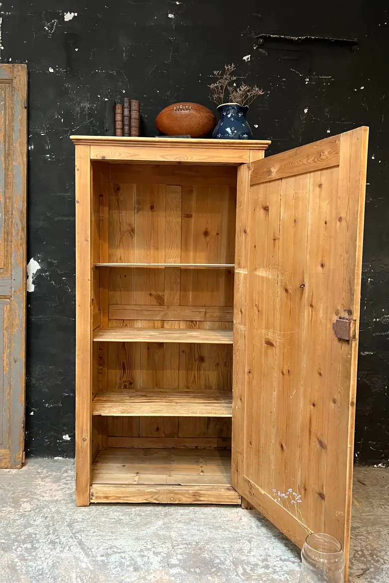 Bonnetière d’atelier en sapin Début XXème