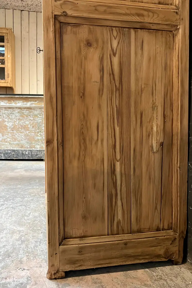Bonnetière d’atelier en sapin Début XXème