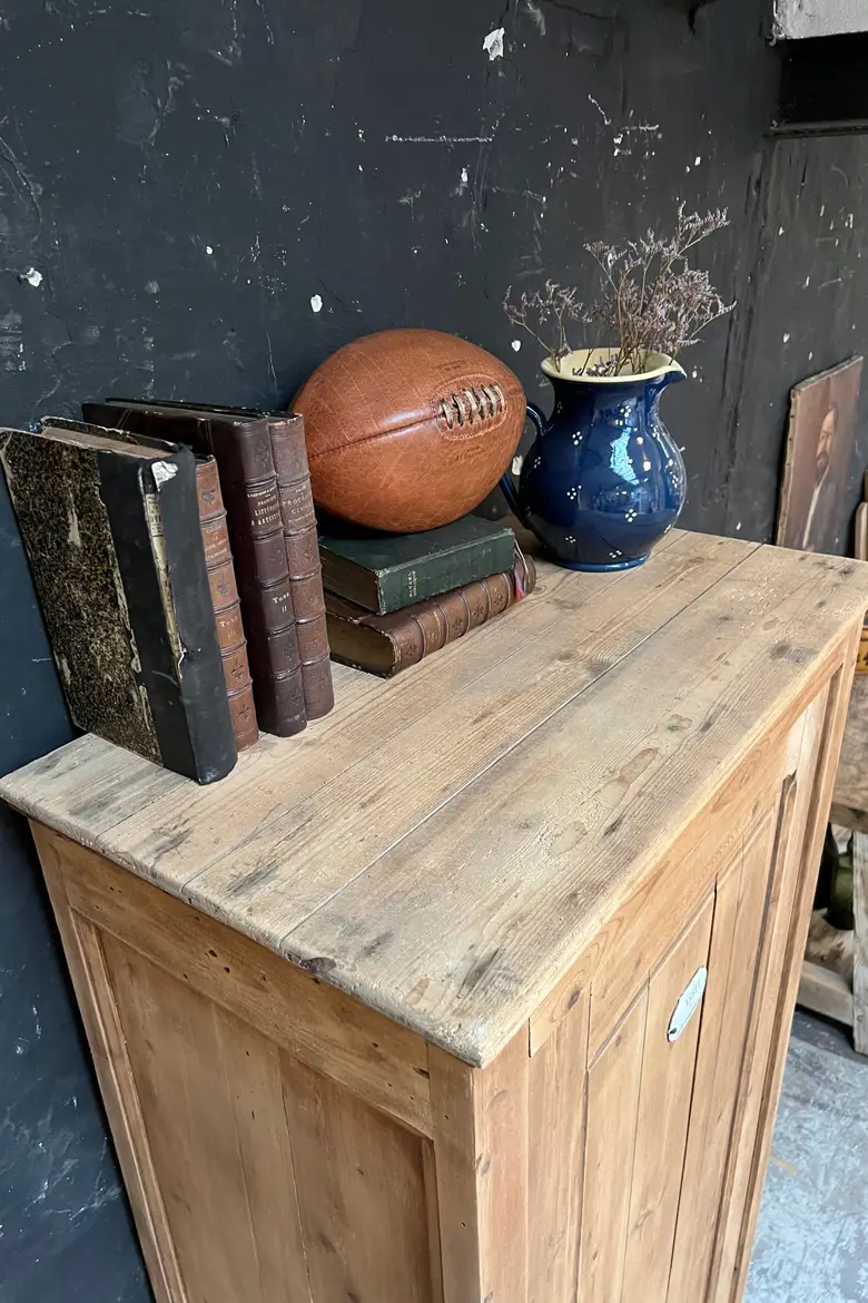 Bonnetière d’atelier en sapin Début XXème