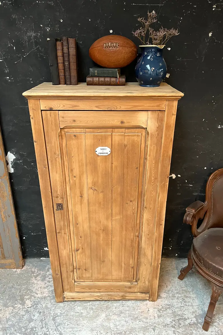 Bonnetière d’atelier en sapin Début XXème
