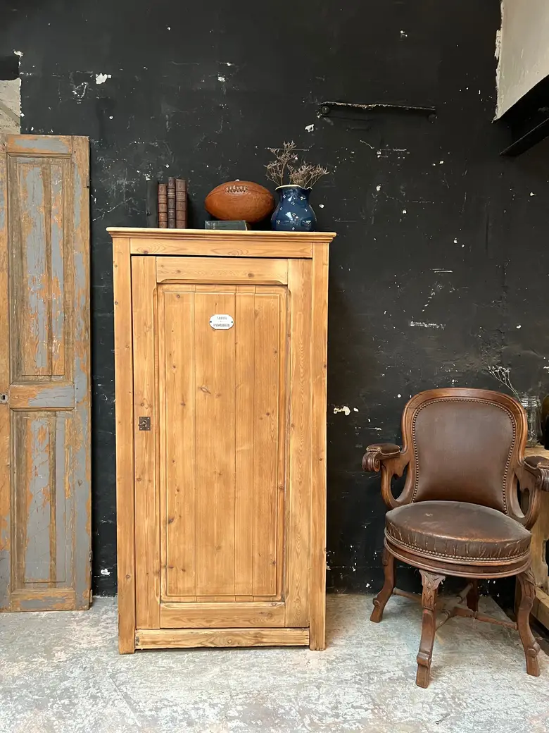 Bonnetière d’atelier en sapin Début XXème