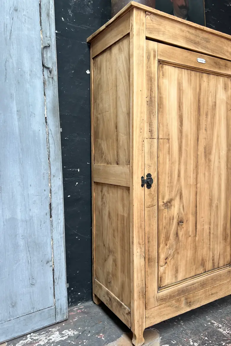 Bonnetière en bois brut