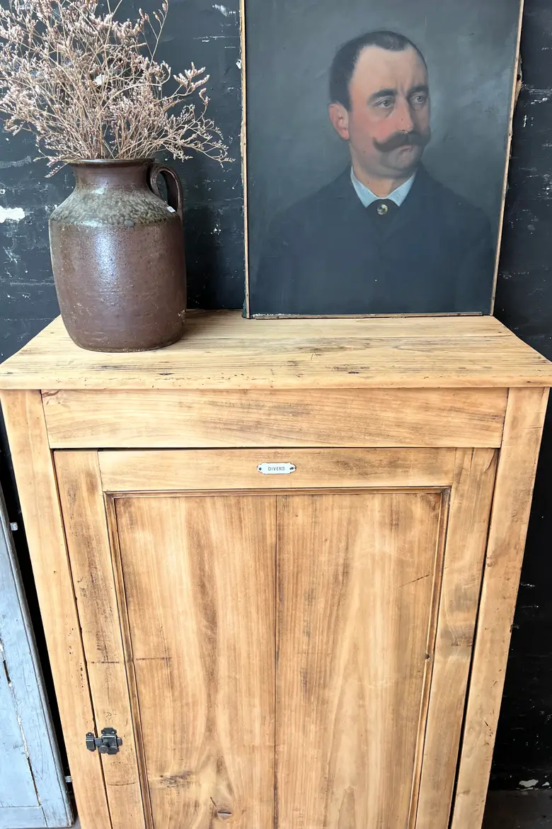 Bonnetière en bois brut