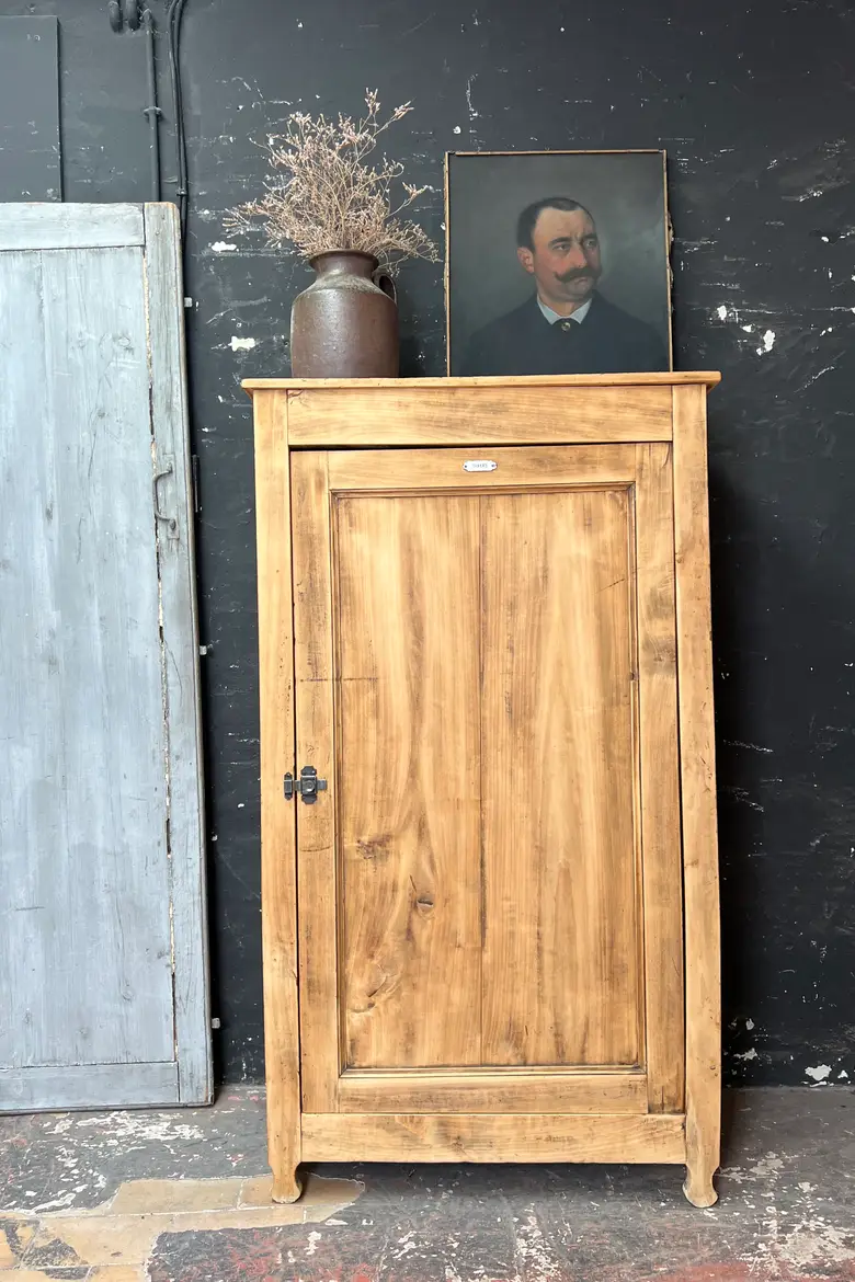 Bonnetière en bois brut