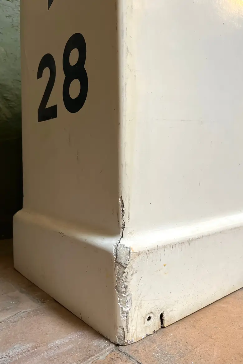 Borne kilométrique en fibre de verre