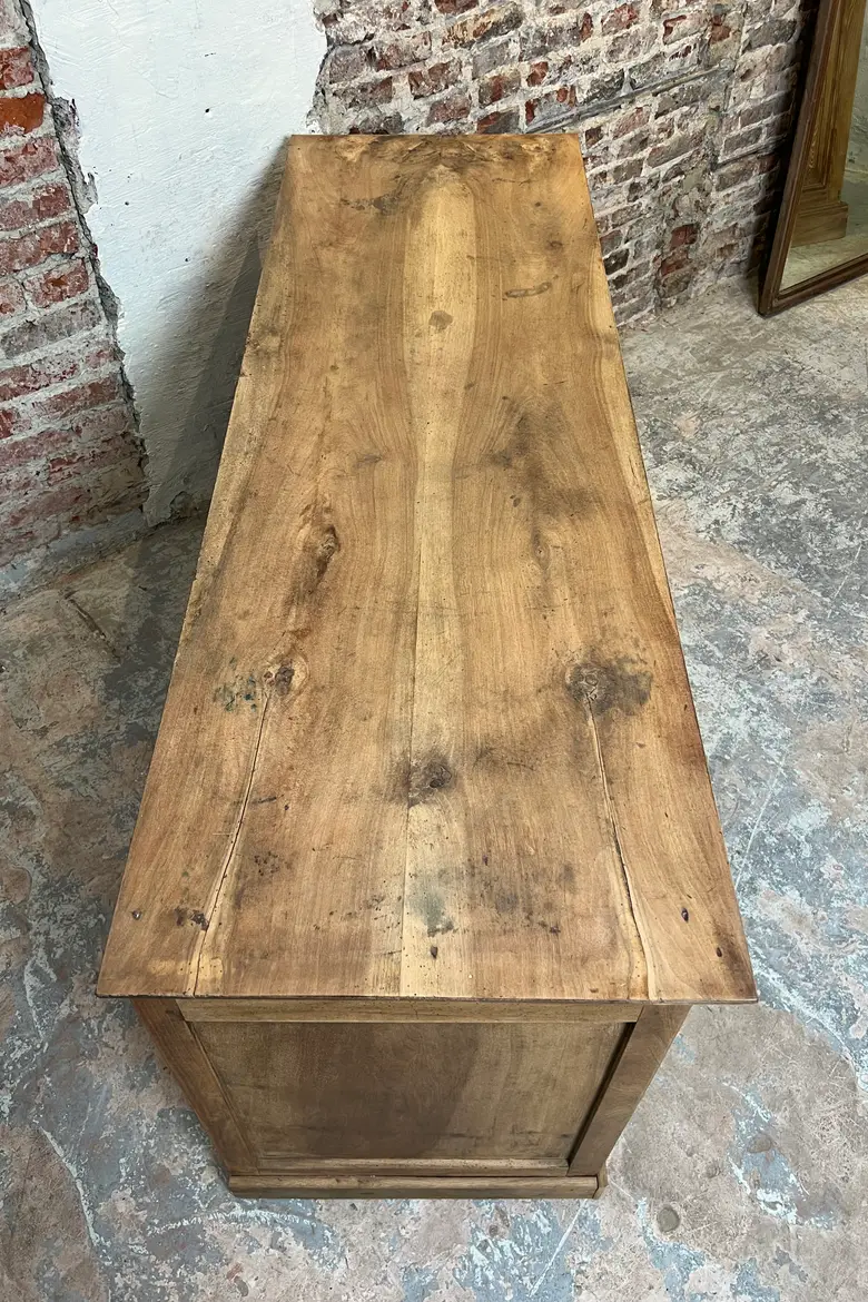 Buffet ancien en noyer – XIXᵉ siècle