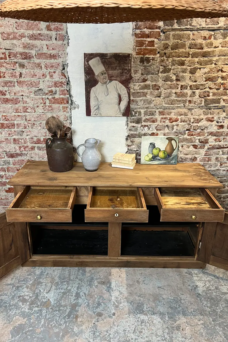 Buffet ancien en noyer – XIXᵉ siècle