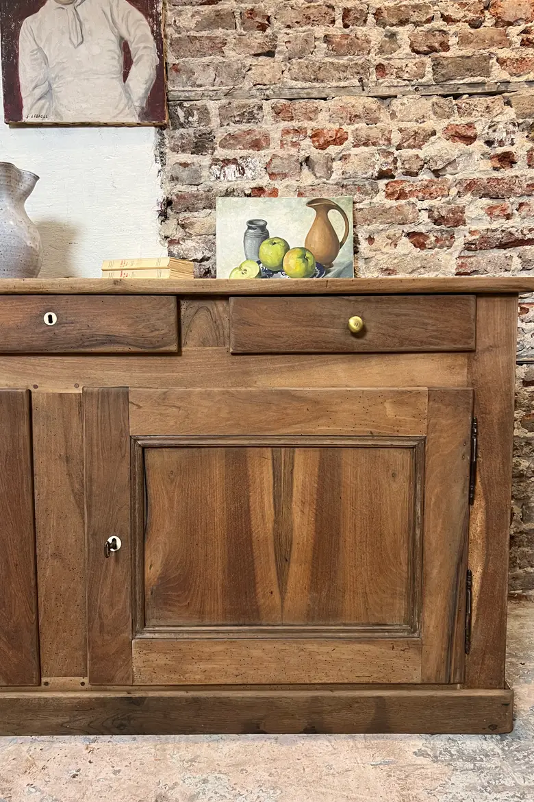 Buffet ancien en noyer – XIXᵉ siècle