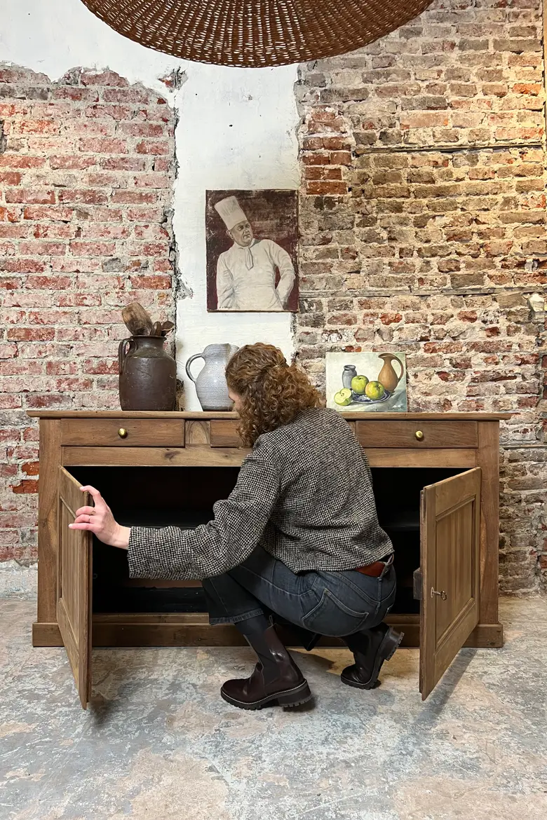 Buffet ancien en noyer – XIXᵉ siècle