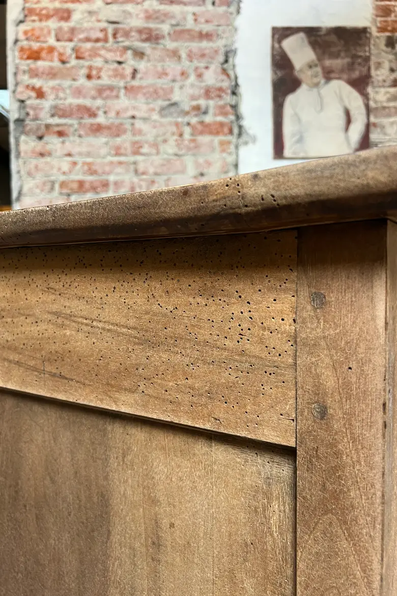 Buffet ancien en noyer – XIXᵉ siècle