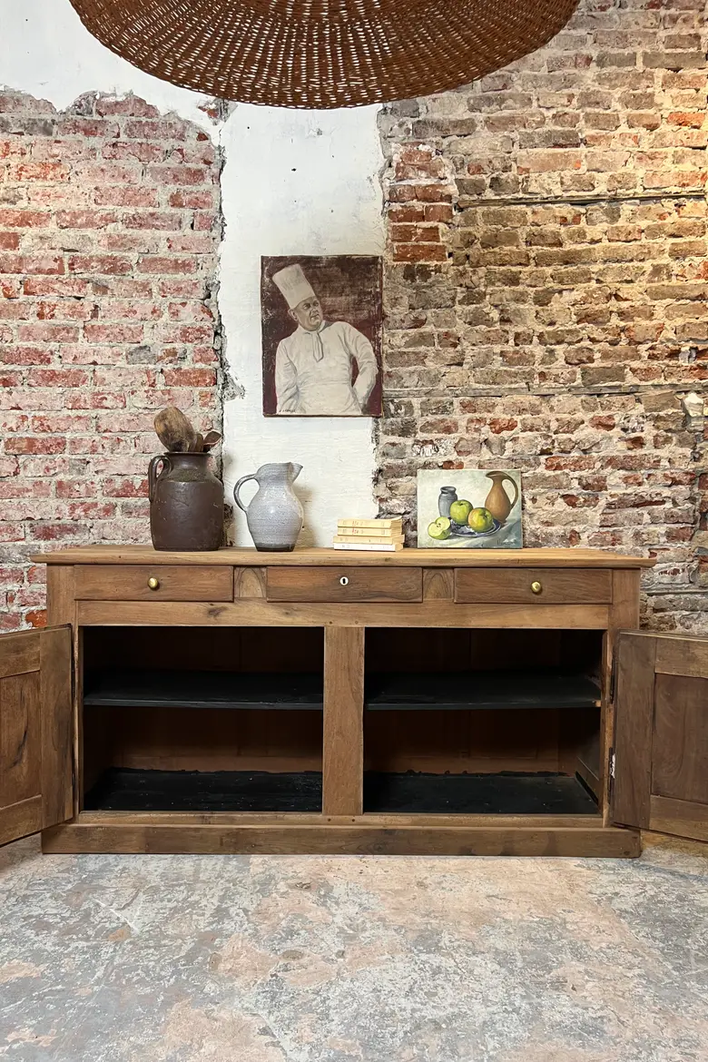 Buffet ancien en noyer – XIXᵉ siècle