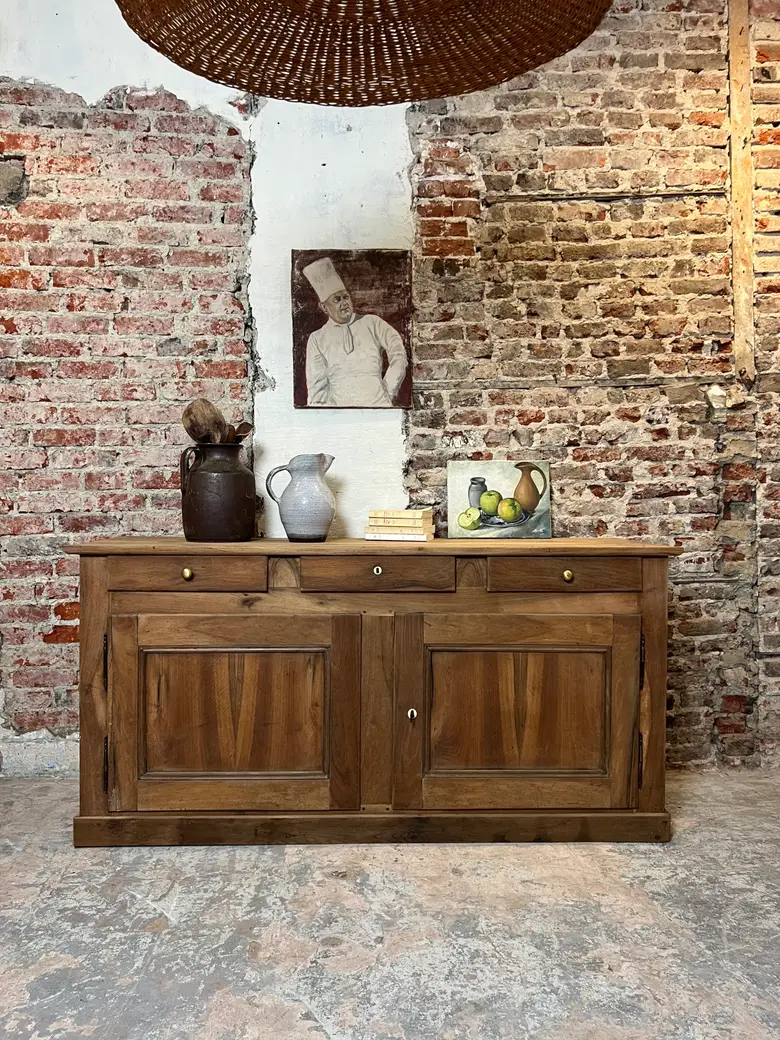Buffet ancien en noyer – XIXᵉ siècle