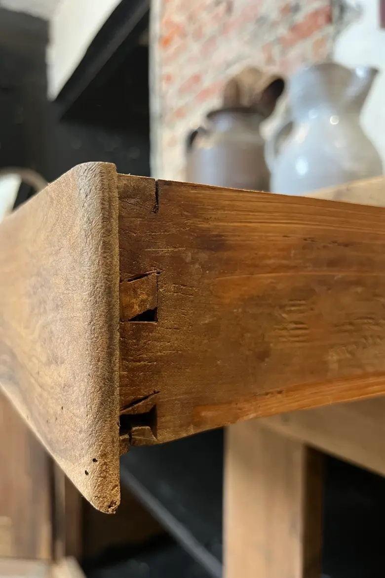 Buffet ancien en noyer – XIXᵉ siècle