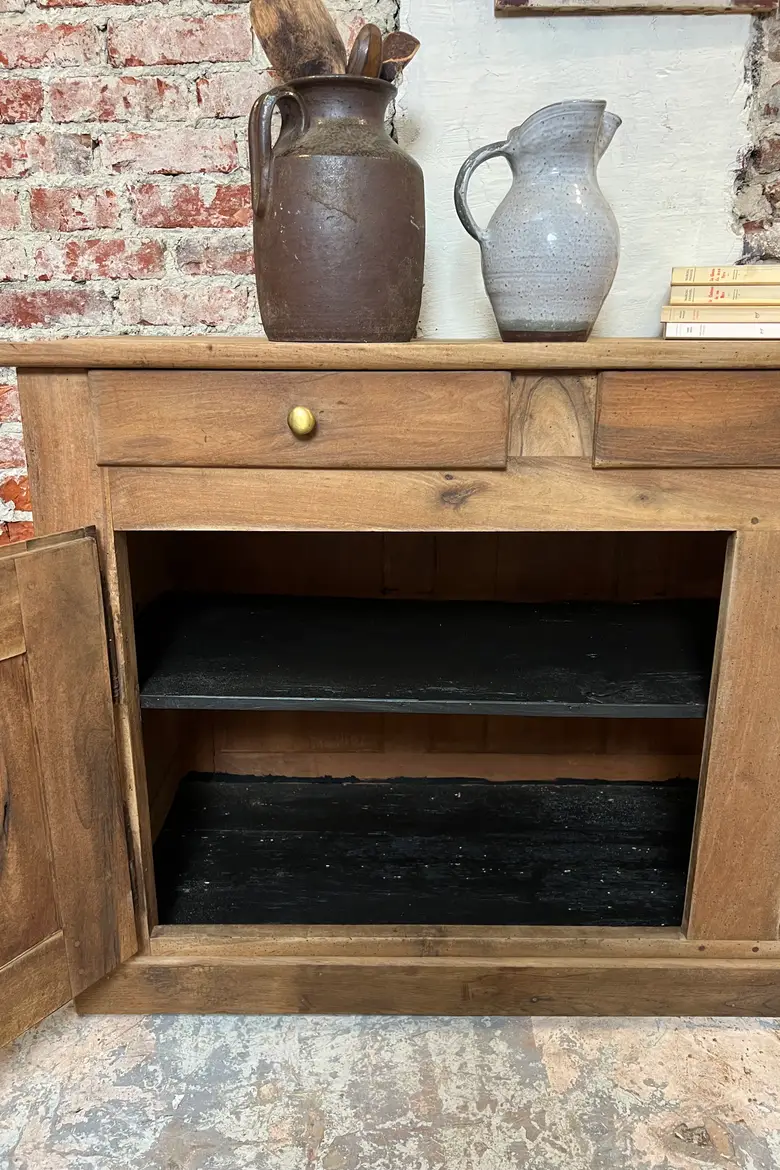 Buffet ancien en noyer – XIXᵉ siècle