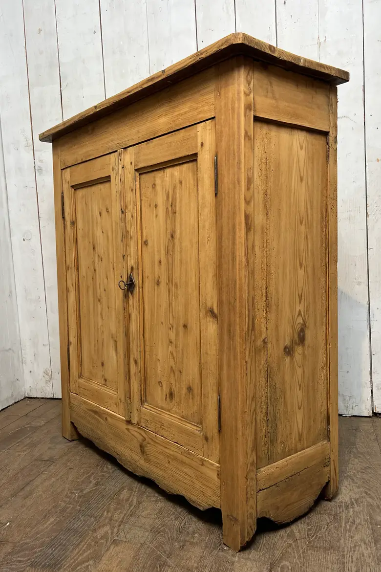 Buffet campagnard en sapin – début XXᵉ