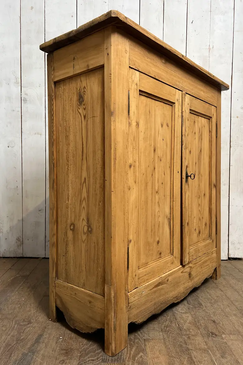 Buffet campagnard en sapin – début XXᵉ