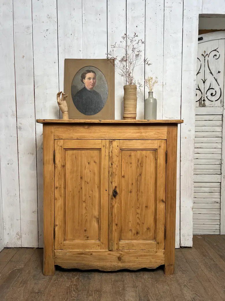 Buffet campagnard en sapin – début XXᵉ