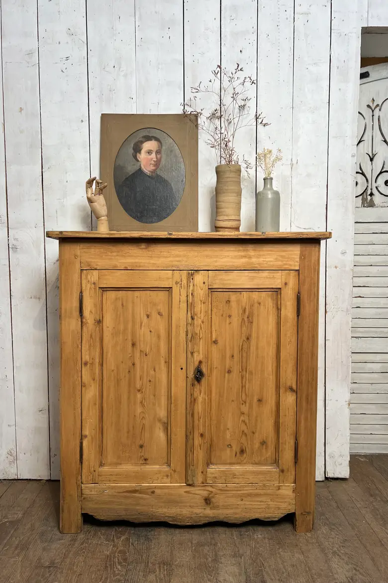 Buffet campagnard en sapin – début XXᵉ