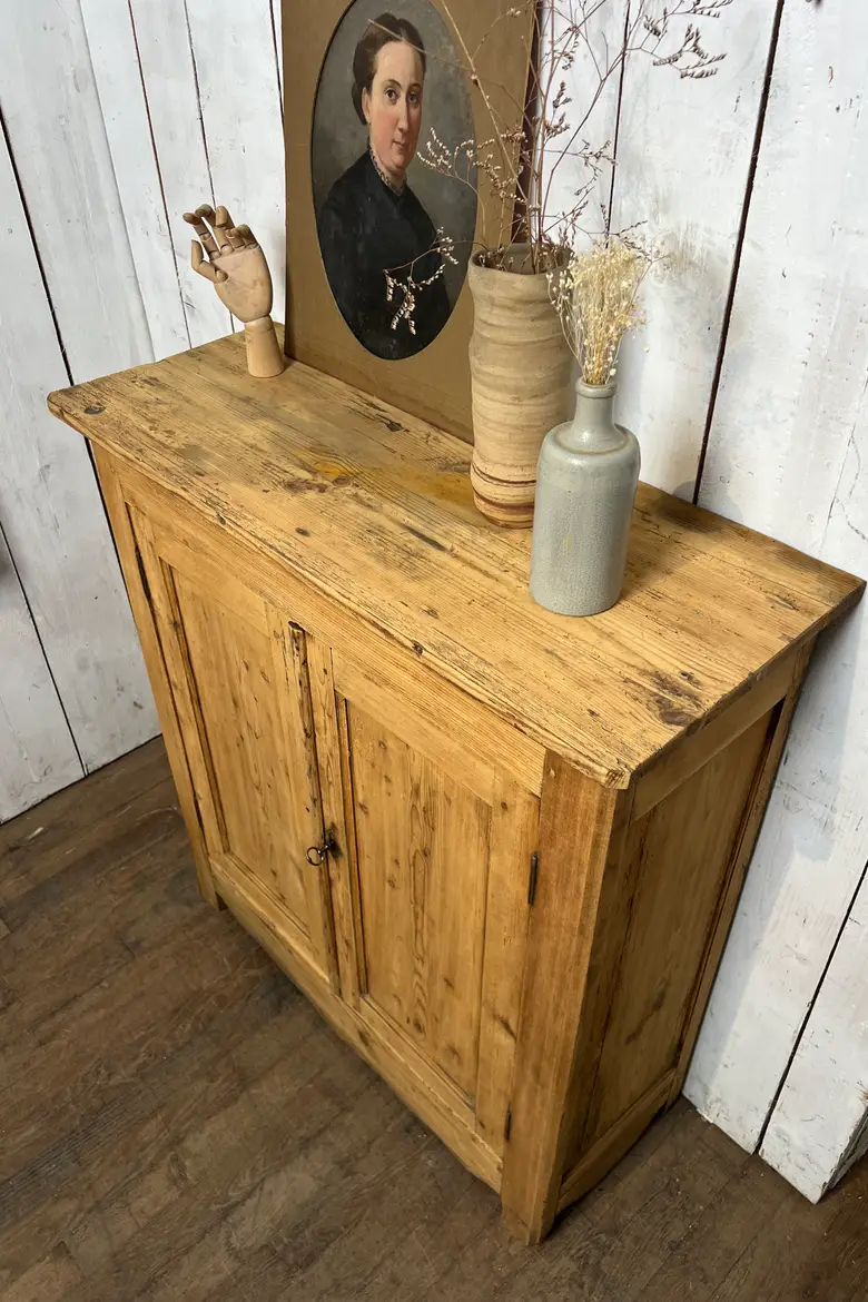 Buffet campagnard en sapin – début XXᵉ