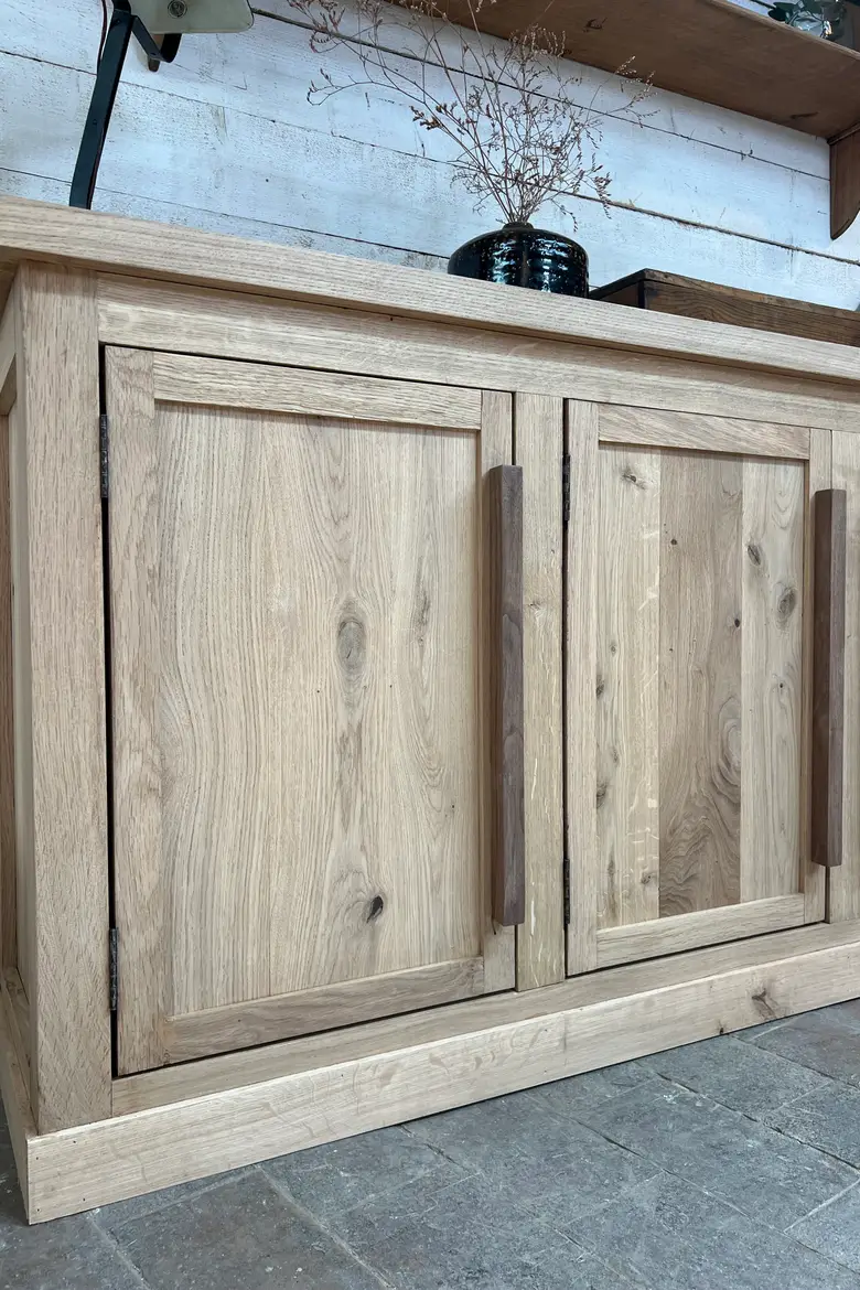 Buffet en chêne massif – Fabrication artisanale