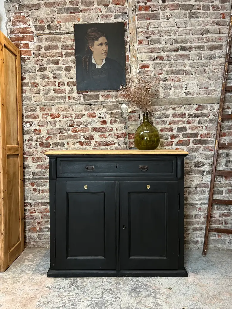 Buffet en sapin peint en noir Début XXème