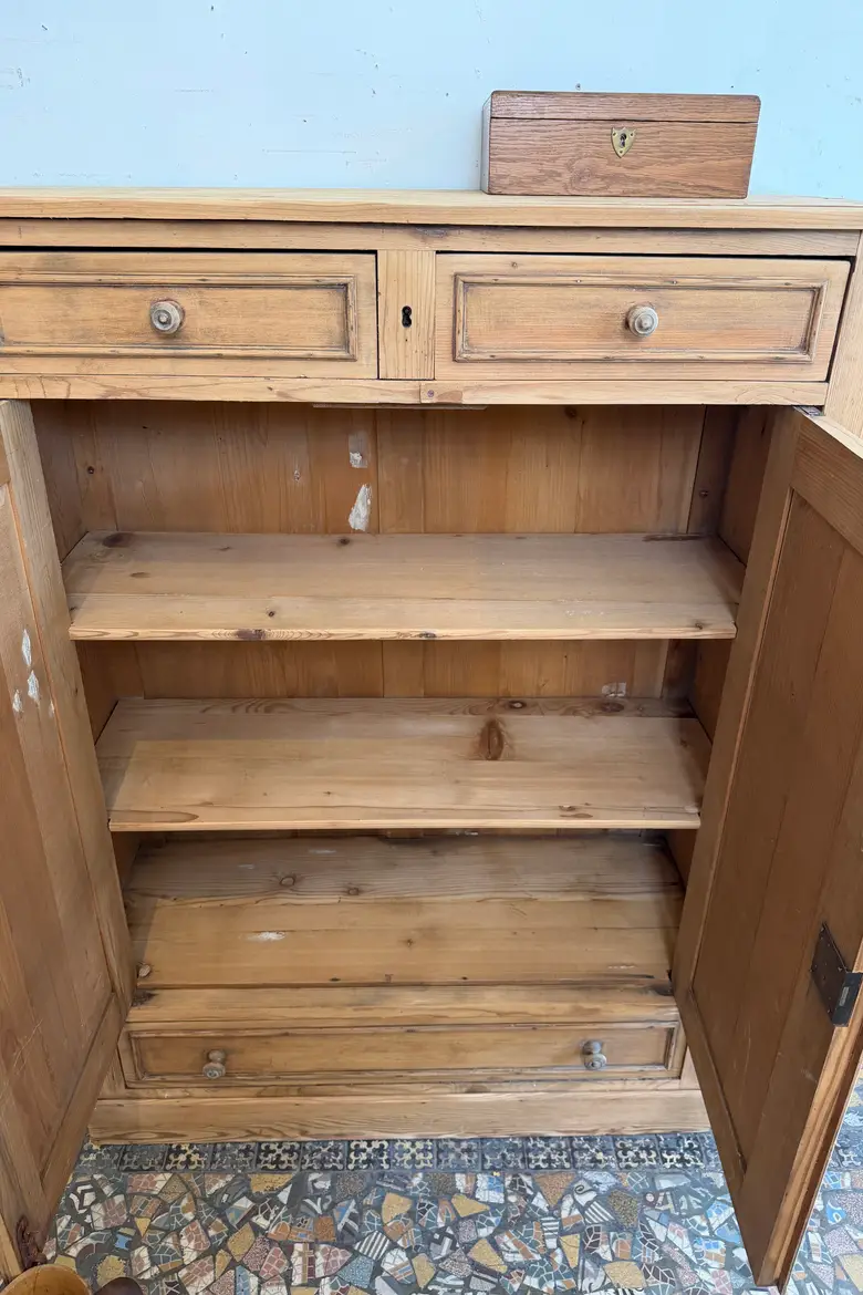 Buffet parisien en sapin