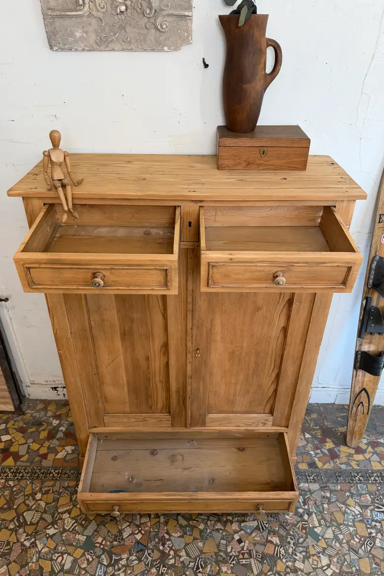Buffet parisien en sapin