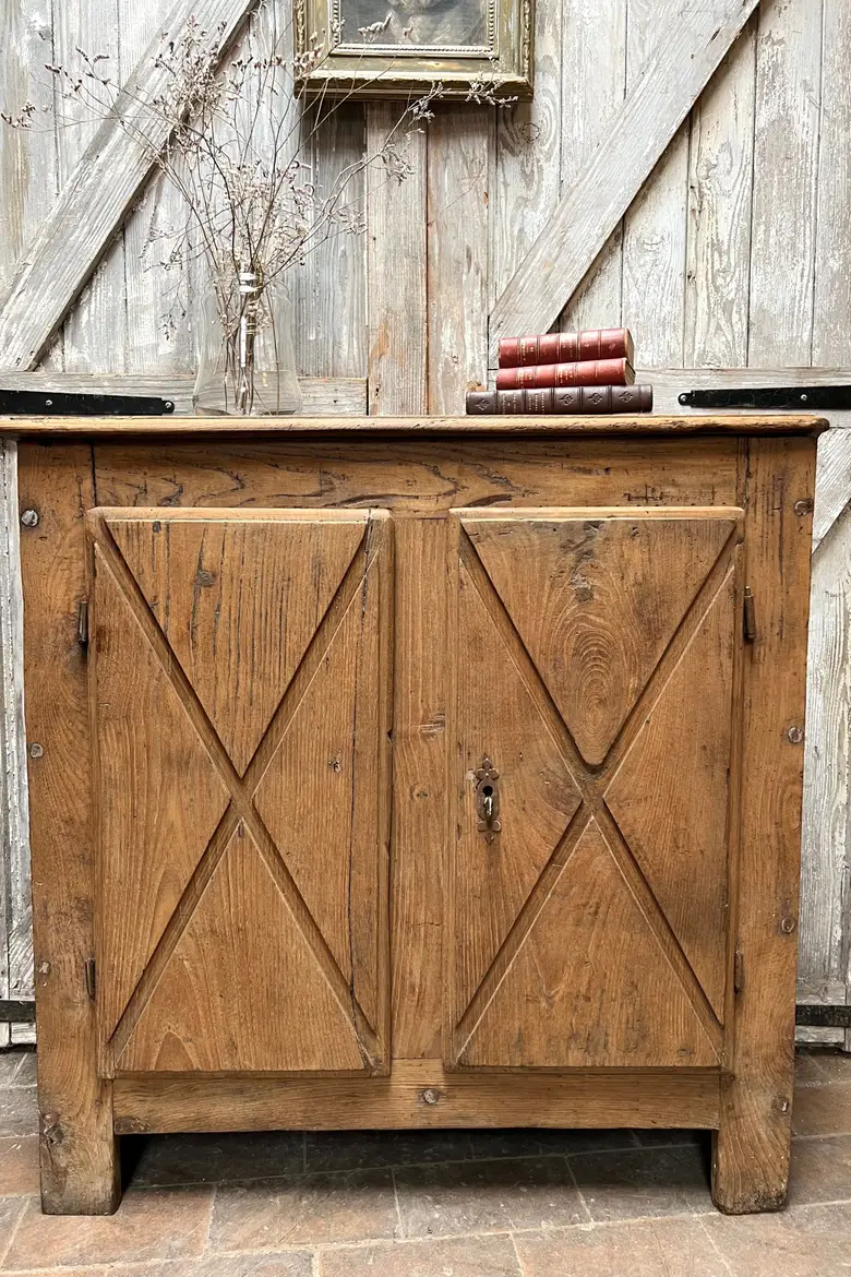 Buffet rustique en châtaignier XIXème