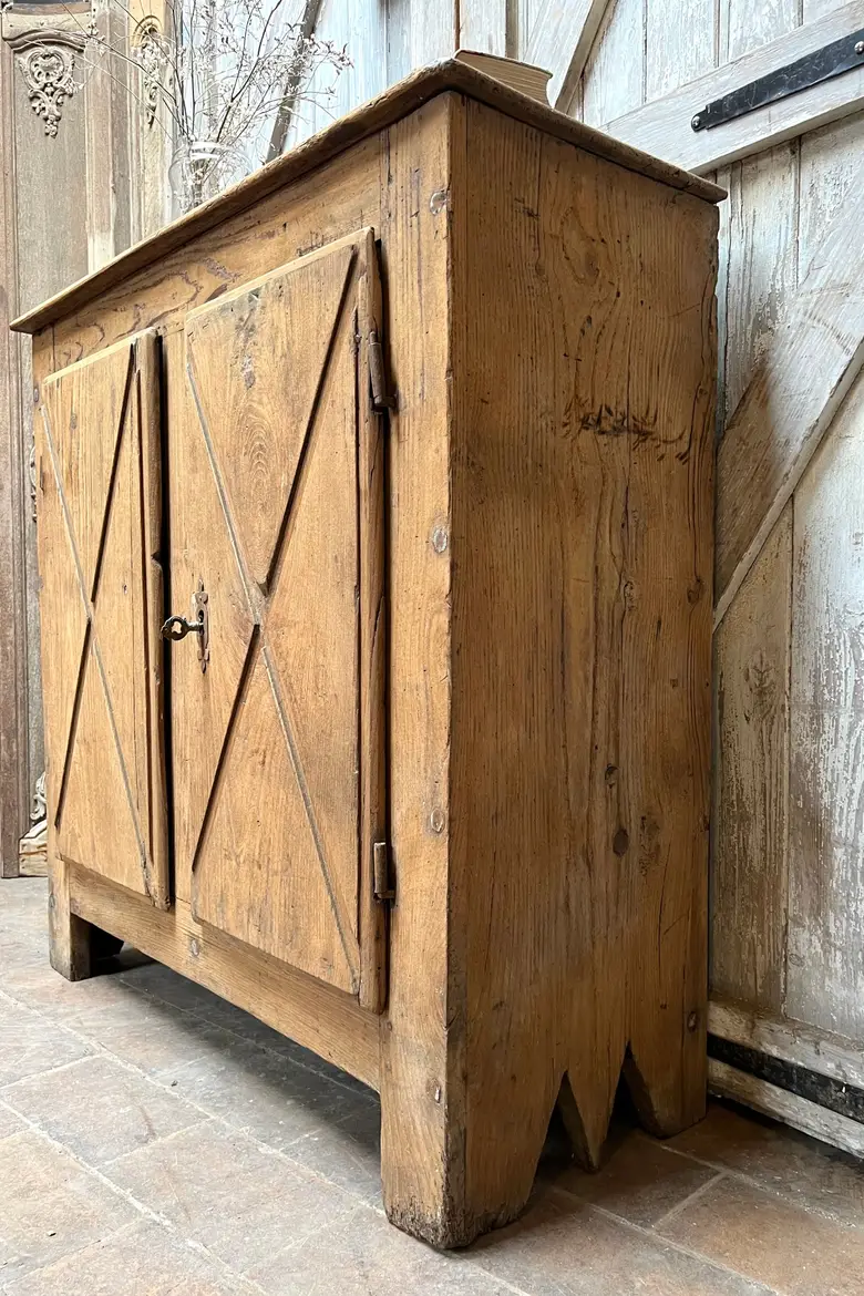 Buffet rustique en châtaignier XIXème