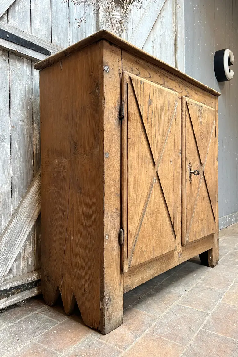 Buffet rustique en châtaignier XIXème