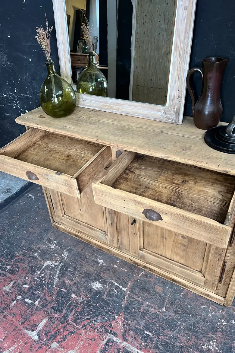 Buffet rustique en sapin