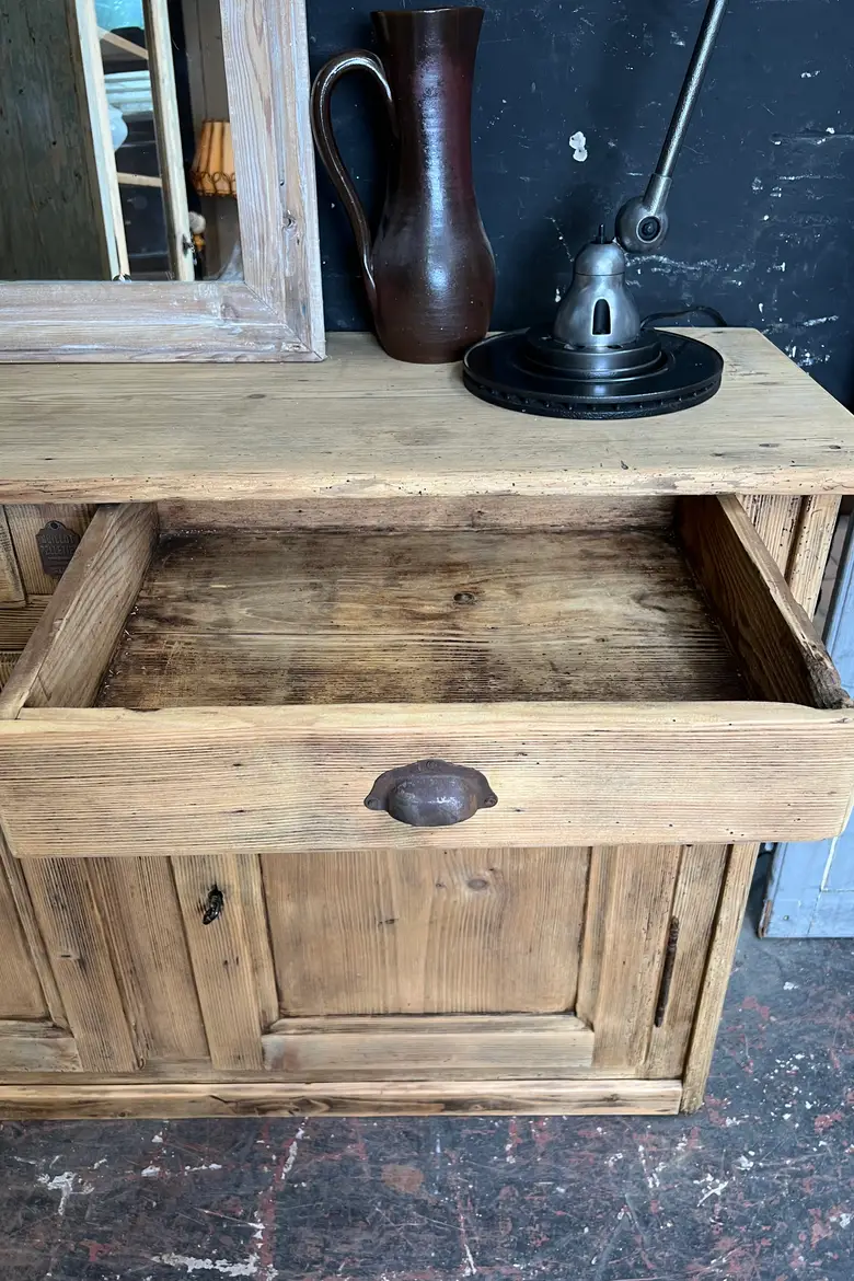 Buffet rustique en sapin