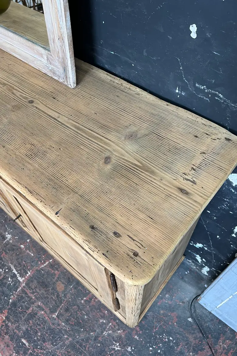 Buffet rustique en sapin