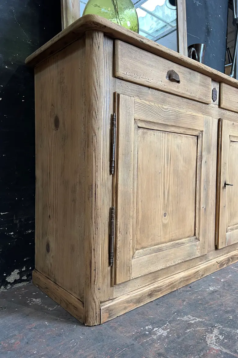 Buffet rustique en sapin