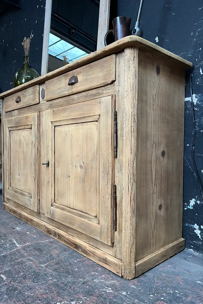 Buffet rustique en sapin