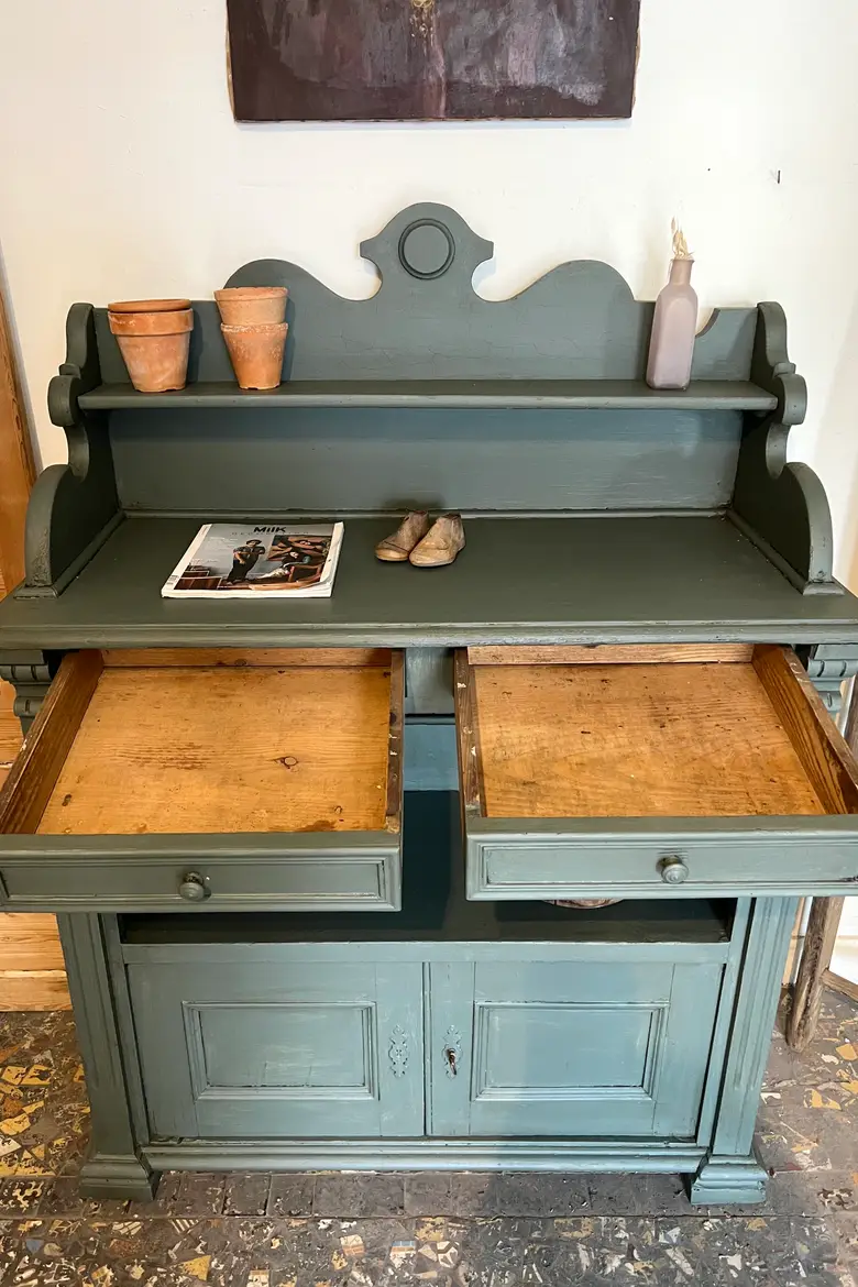 Buffet Saint Hubert Début XXème peint en vert